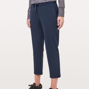 On the fly crop navy 4